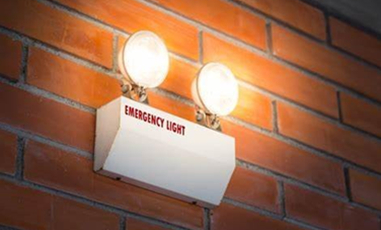 Normas para la iluminación de emergencia de incendios y señales de indicación de evacuación
